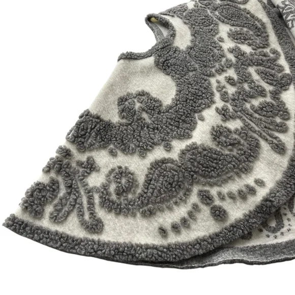 See and Be Seen OS Cream Gray Paisley, Sherpa, Drape Collar, Open Lagenlook Vest - Picture 7 of 16